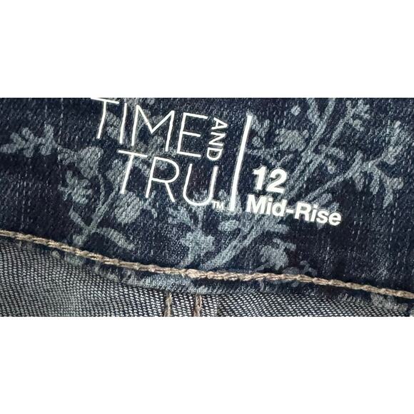 Time and Tru Mid Rise Size 12 Blue Floral Denim Cuffed Shorts - Picture 3 of 9